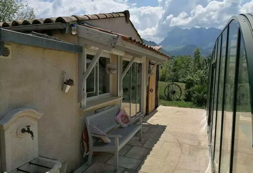 Aamiaismajoitus (B&B) Chambre Avec Jacuzzi Privatif Le Pêcher