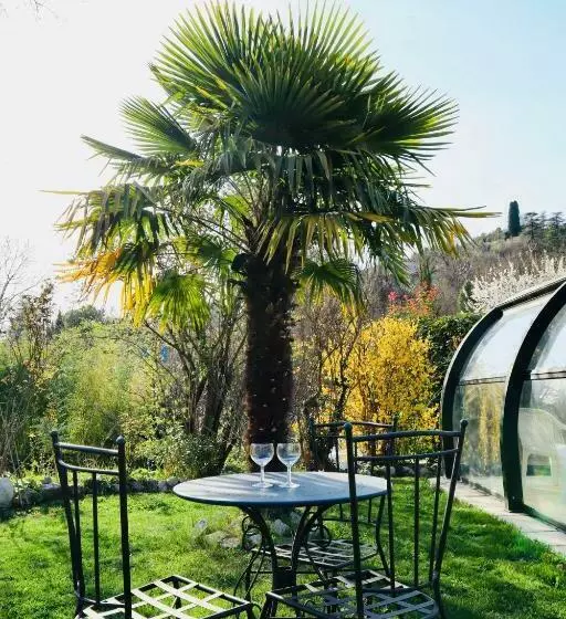 Aamiaismajoitus (B&B) Chambre Avec Jacuzzi Privatif Le Pêcher