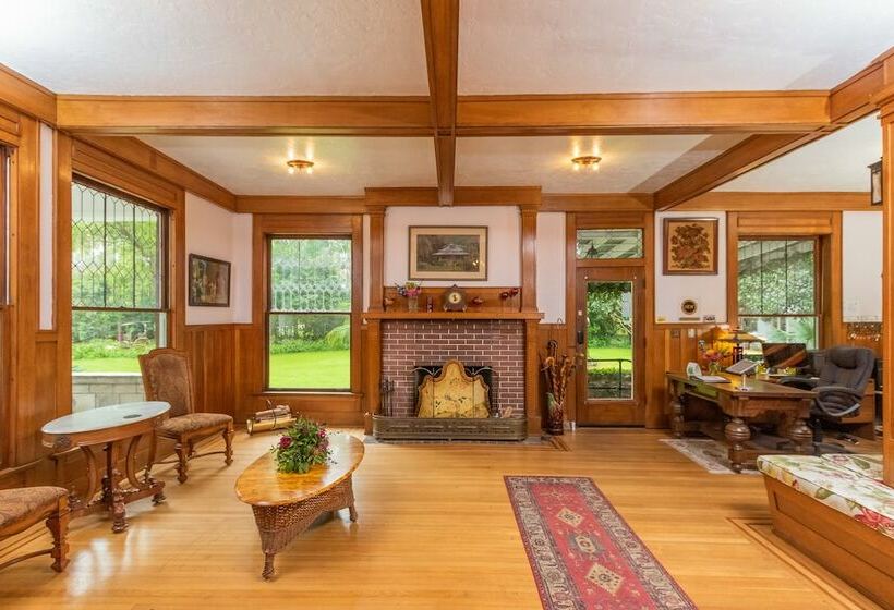 Herlong Mansion Bed & Breakfast