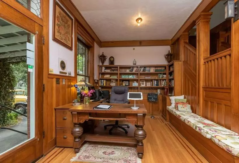 Herlong Mansion Bed & Breakfast