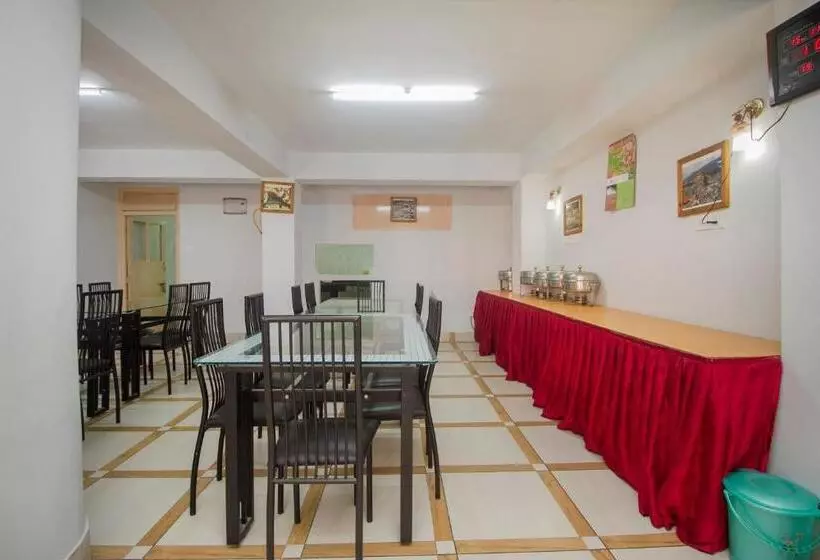 ホテル O Nourpem Residency