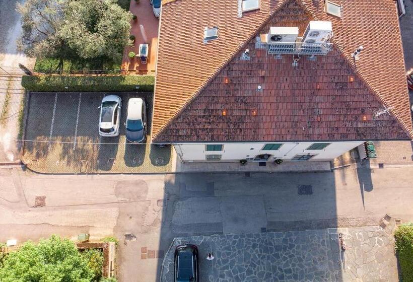 تختخواب و صبحانه Stella