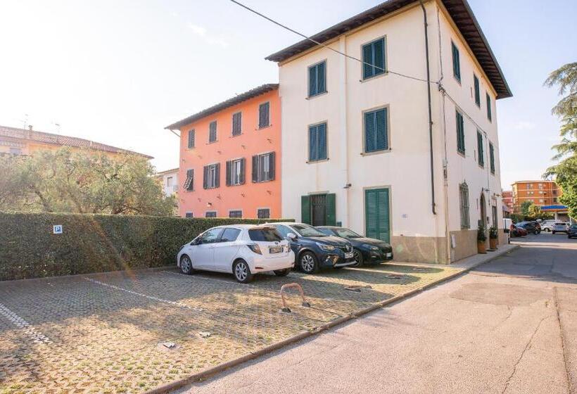 تختخواب و صبحانه Stella