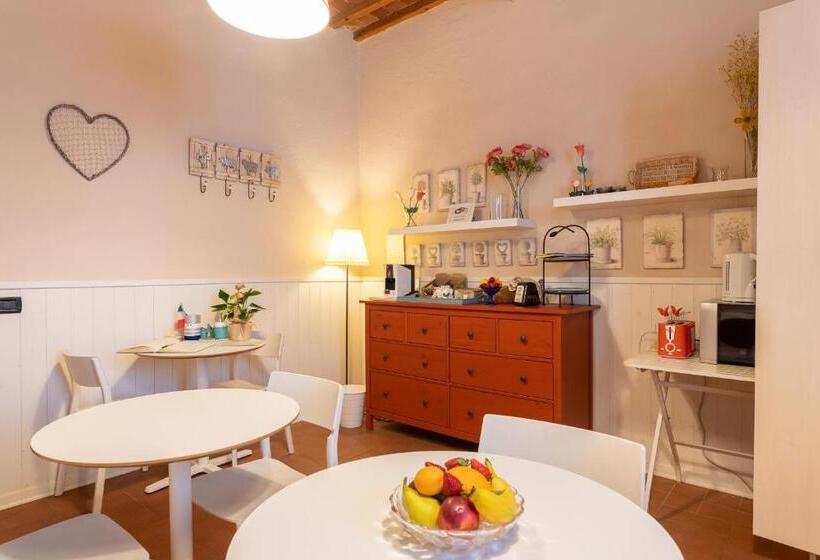 تختخواب و صبحانه Stella