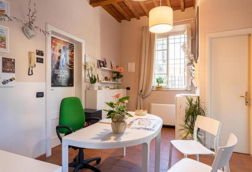 تختخواب و صبحانه Stella