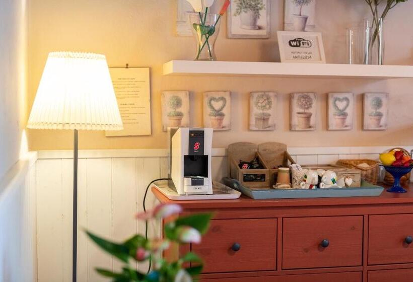 تختخواب و صبحانه Stella