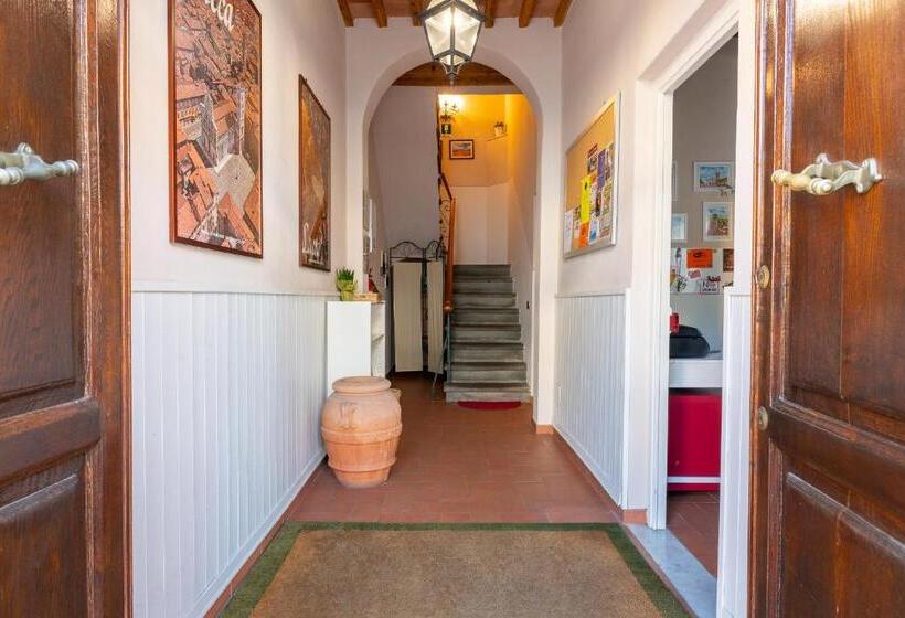 تختخواب و صبحانه Stella