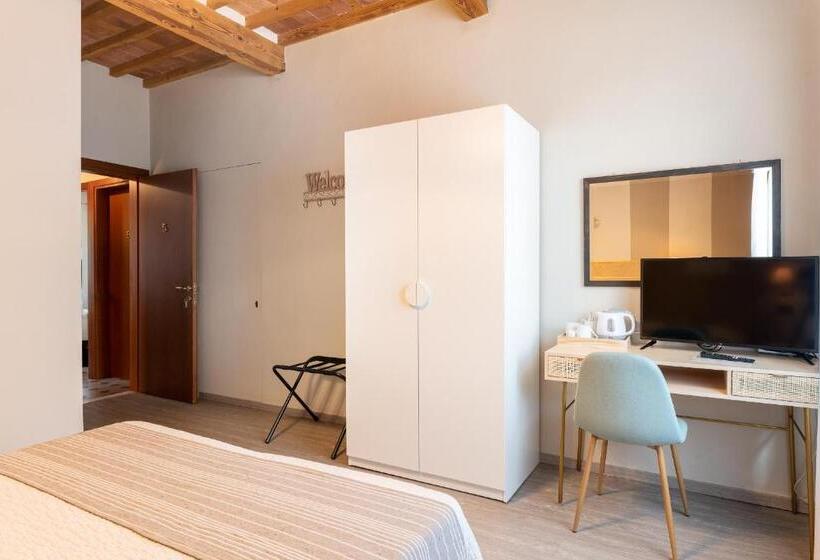 تختخواب و صبحانه Stella