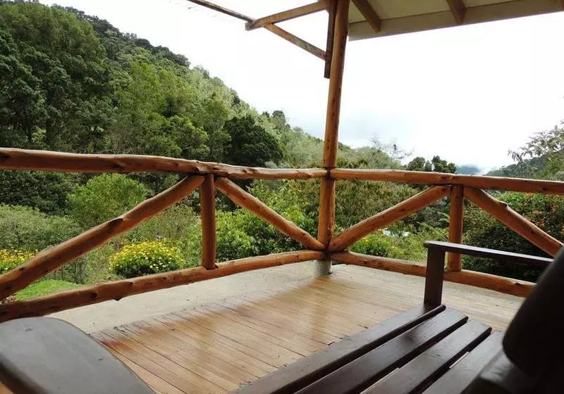 هتل De Montaña Suria
