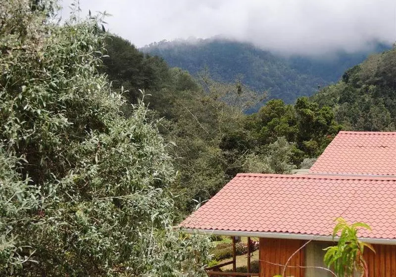 هتل De Montaña Suria