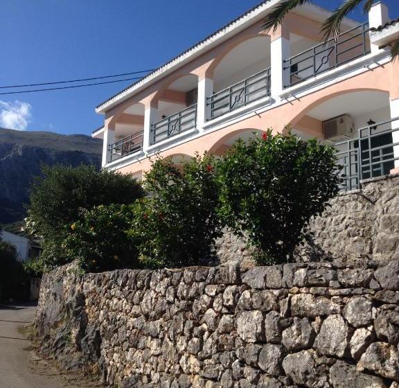 בית מלון כפרי Nissaki Sea View