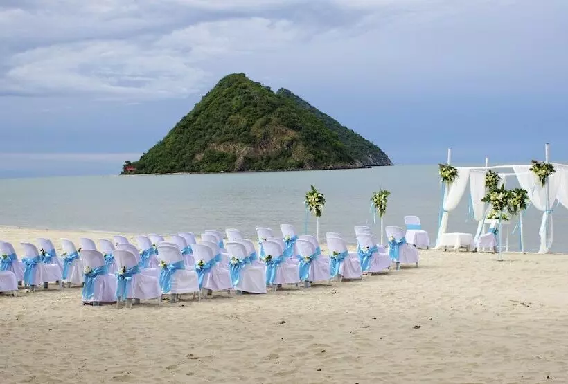 Hotel Oriental Beach Pearl Resort