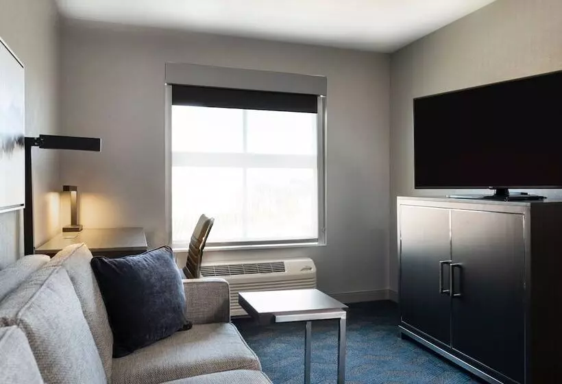 Отель Residence Inn By Marriott Boston Logan Airport/chelsea