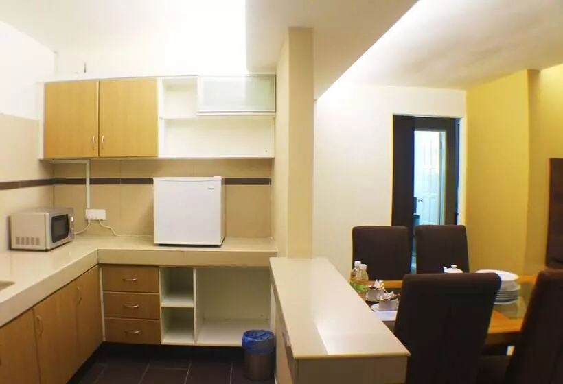 Khalifa Suites Hotel & Apartment