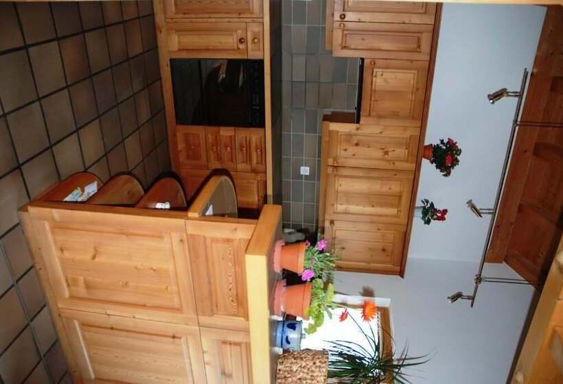 Hostel Chasa Allegra