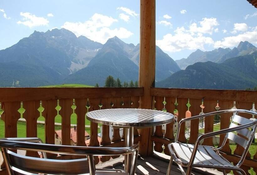 Hostel Chasa Allegra