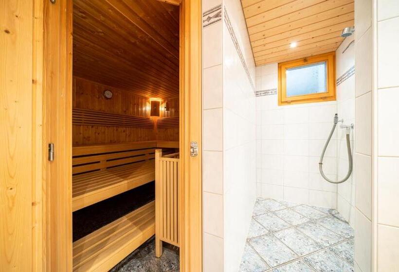 Hostel Chasa Allegra