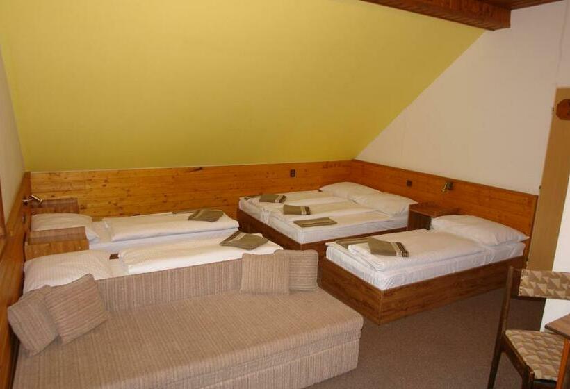 تختخواب و صبحانه Kiosek U Staré Lanovky