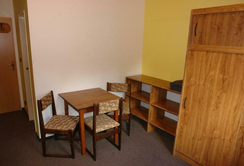 تختخواب و صبحانه Kiosek U Staré Lanovky