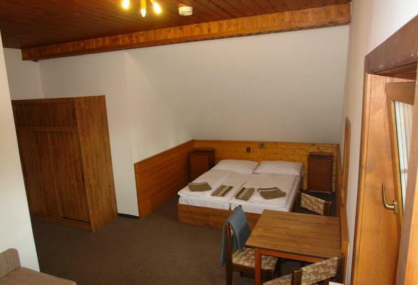 تختخواب و صبحانه Kiosek U Staré Lanovky