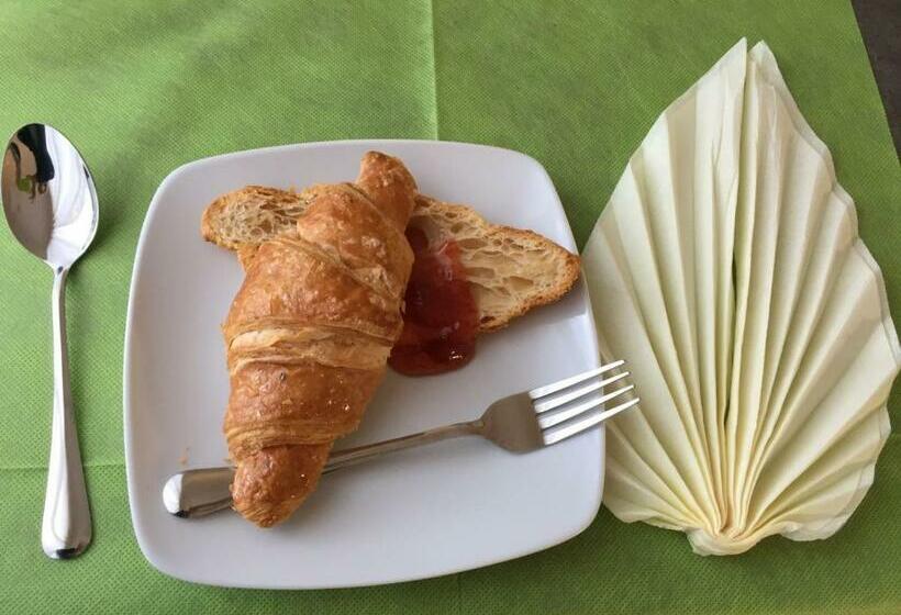 ベッドアンドブレックファースト Villa Torbole