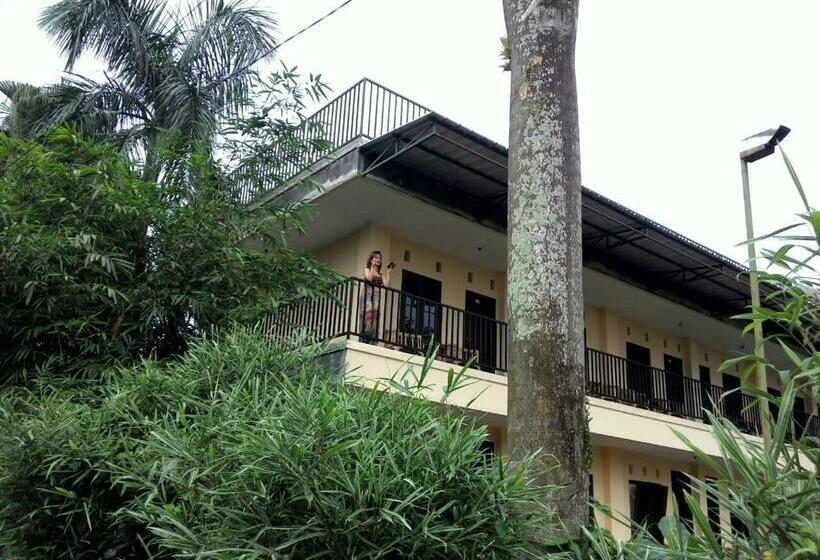 בית מלון כפרי Cemerlang