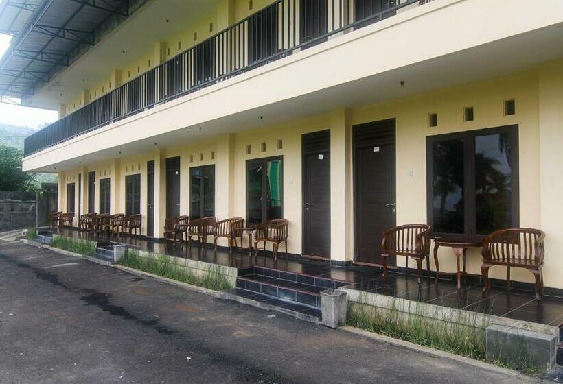 בית מלון כפרי Cemerlang