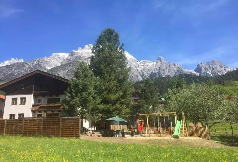 هتل Familienbauernhof   Leogang Apartments Weissbacher
