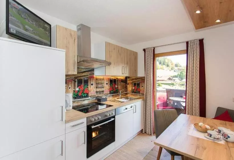 هتل Familienbauernhof   Leogang Apartments Weissbacher