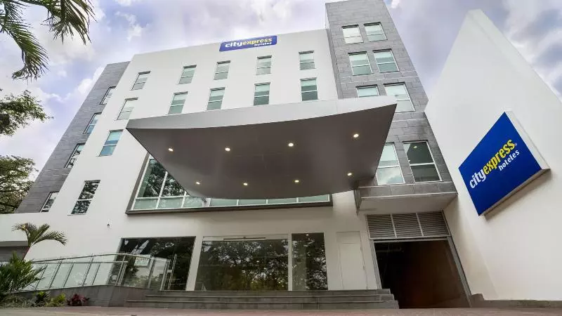 Hotel City Express Plus By Marriott Cali Colombia