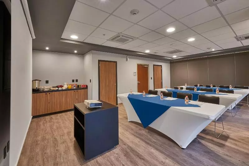 Hotel City Express Plus By Marriott Cali Colombia