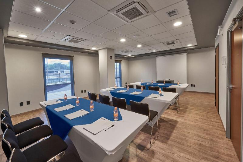 Отель City Express Plus By Marriott Cali Colombia