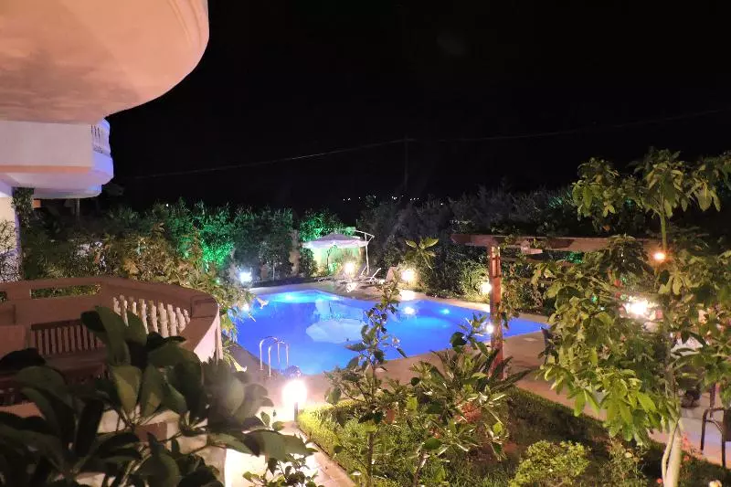 호텔 Golden Rose Suites