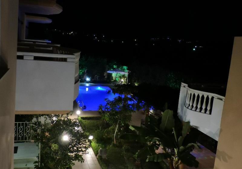 호텔 Golden Rose Suites