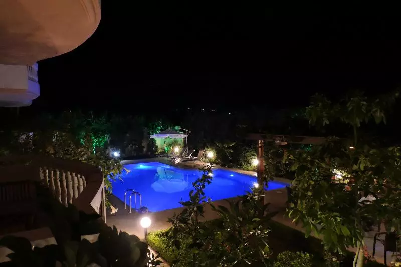 호텔 Golden Rose Suites