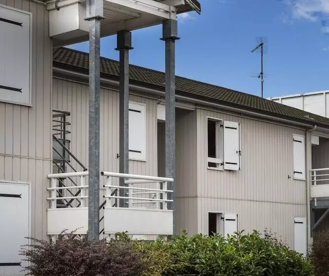 Отель Initial By Balladins Lyon / Chanas