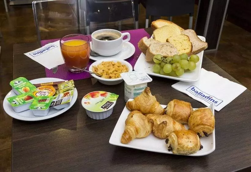 Отель Initial By Balladins Lyon / Chanas