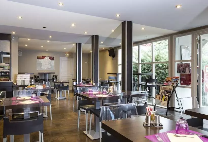 Отель Initial By Balladins Lyon / Chanas