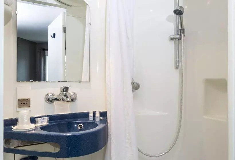 Отель Initial By Balladins Lyon / Chanas