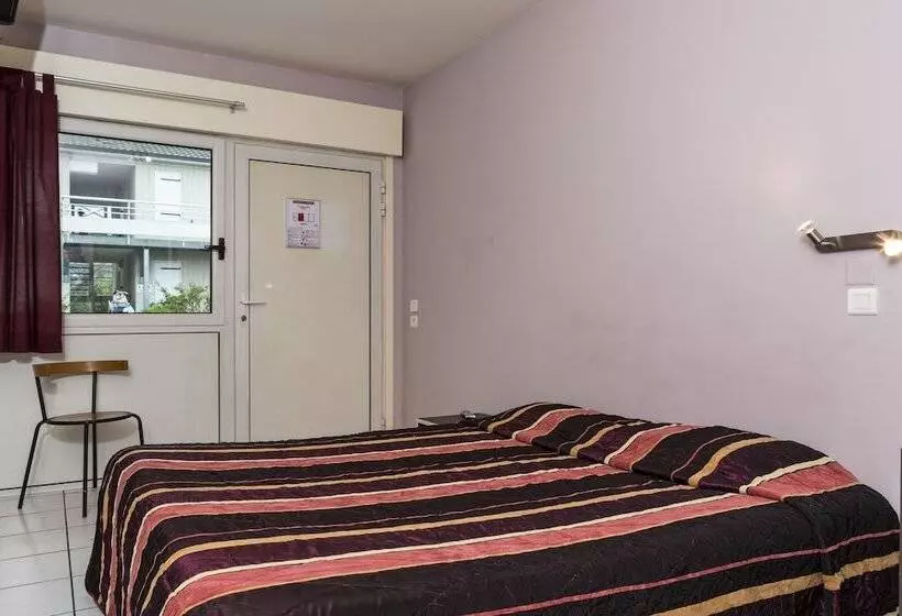 Отель Initial By Balladins Lyon / Chanas