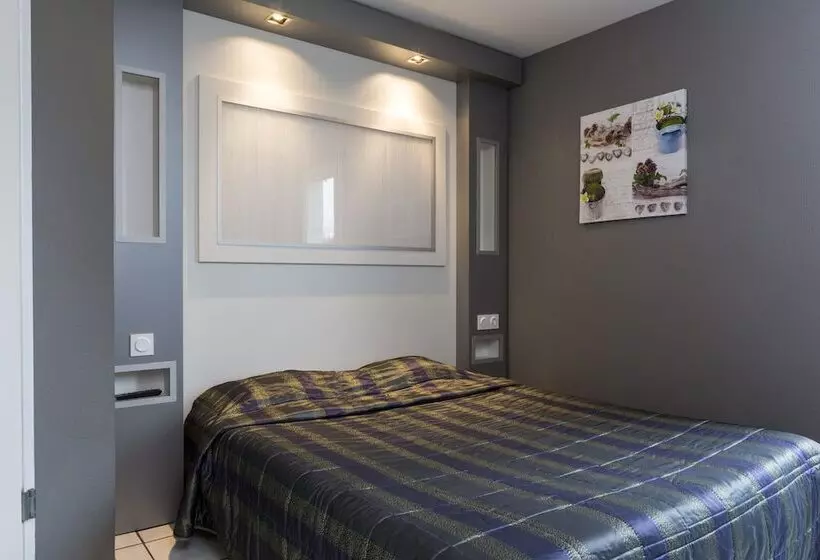 Отель Initial By Balladins Lyon / Chanas