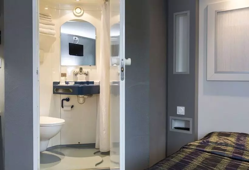 Отель Initial By Balladins Lyon / Chanas