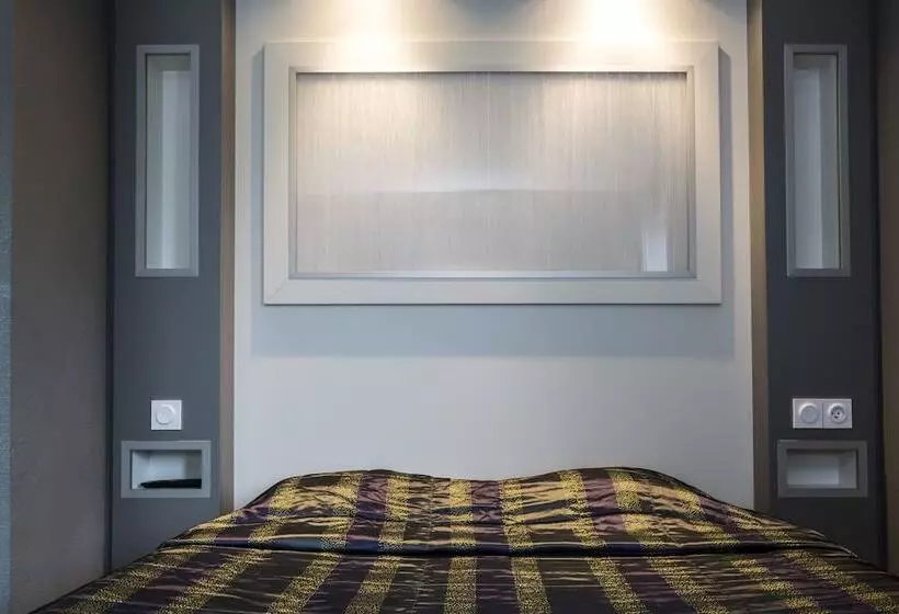 Отель Initial By Balladins Lyon / Chanas