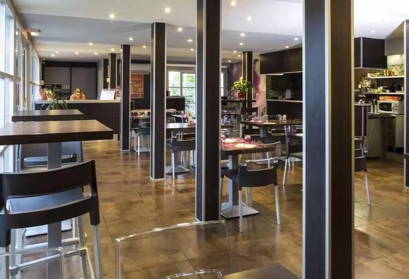 Отель Initial By Balladins Lyon / Chanas