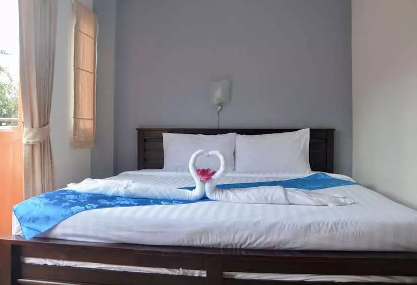 هتل Living Room Guesthouse
