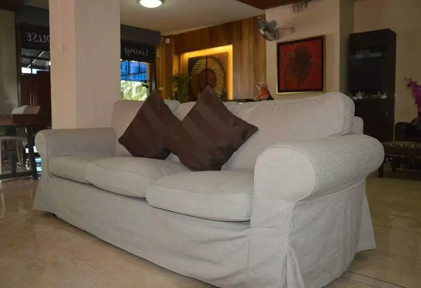 هتل Living Room Guesthouse