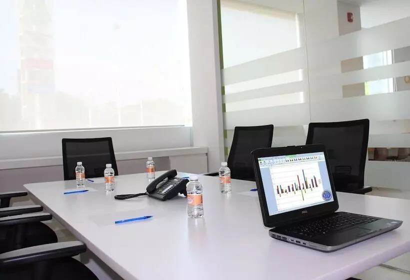 酒店 One Guadalajara Tapatio