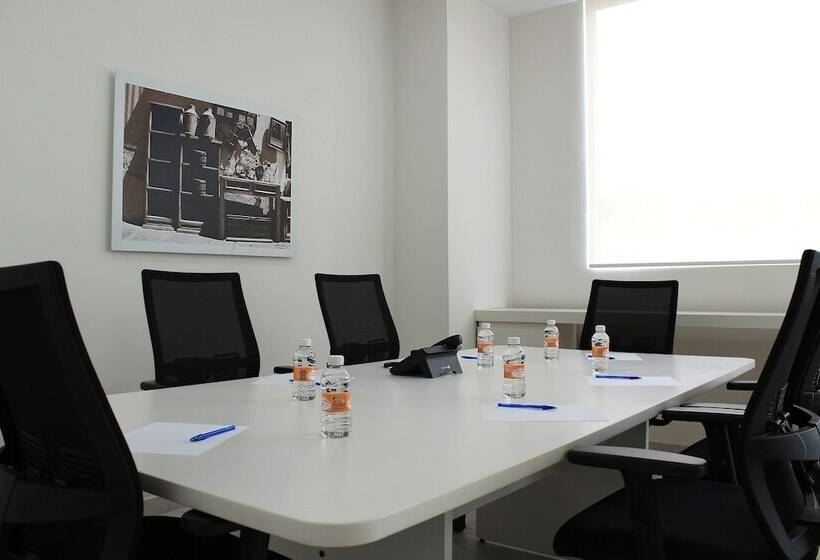 فندق One Guadalajara Tapatio