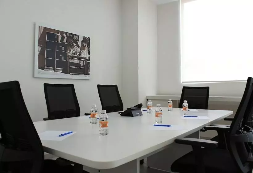 酒店 One Guadalajara Tapatio