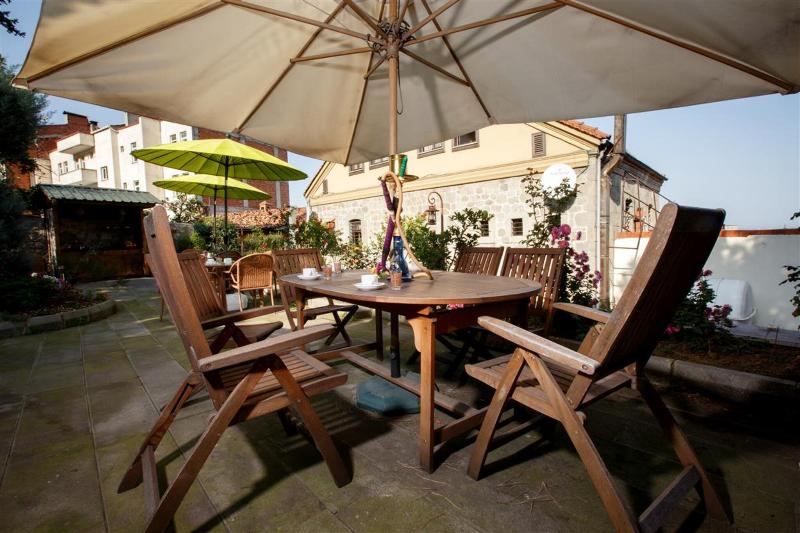 هتل Tahir Aga Konagi